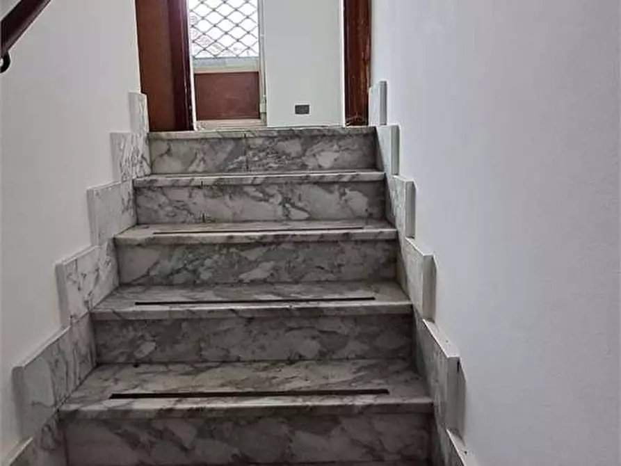 Immagine 25 di Negozio in vendita  in via Umberto I 133 a Piscina