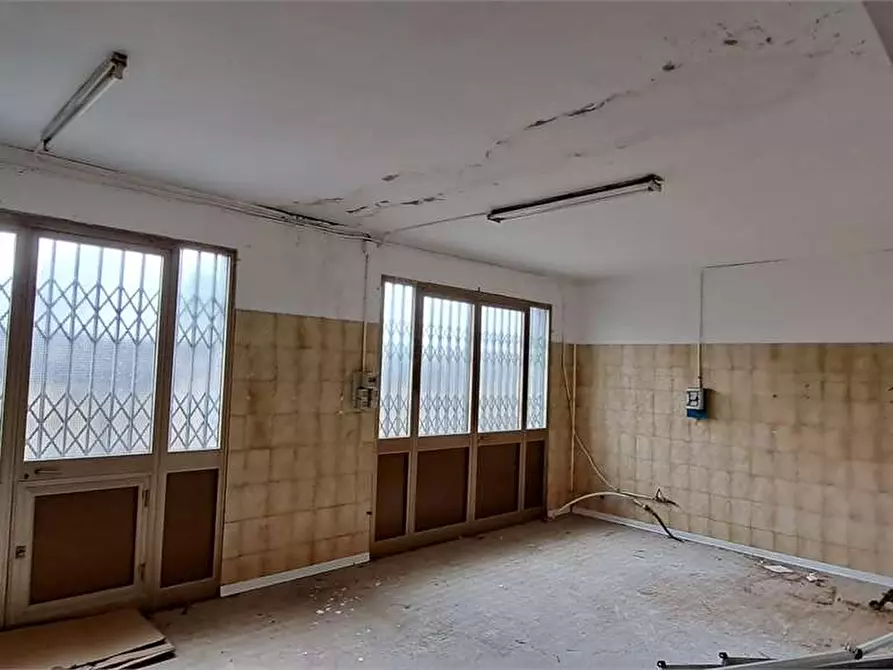 Immagine 23 di Negozio in vendita  in via Umberto I 133 a Piscina