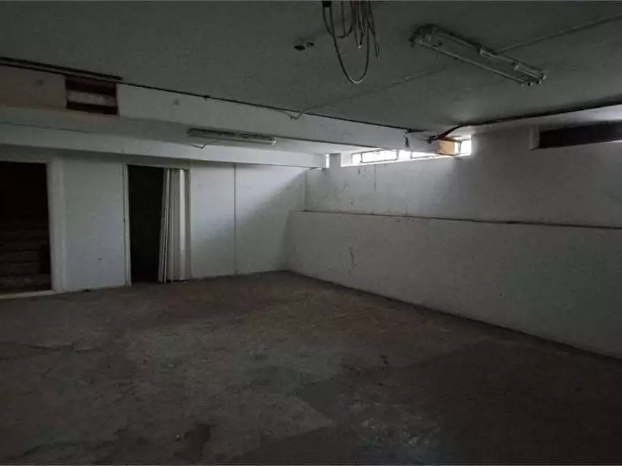 Immagine 22 di Negozio in vendita  in via Umberto I 133 a Piscina