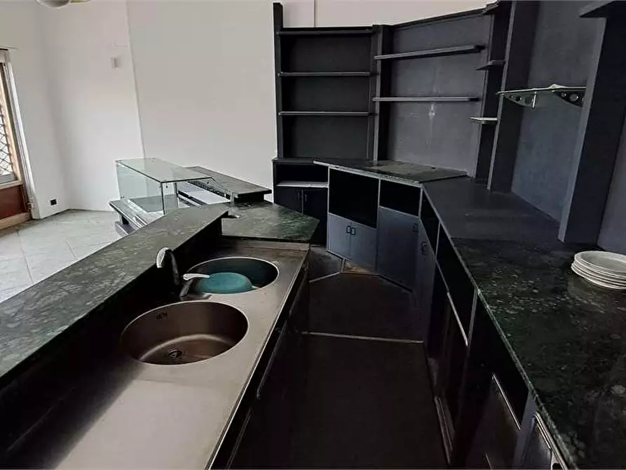 Immagine 20 di Negozio in vendita  in via Umberto I 133 a Piscina