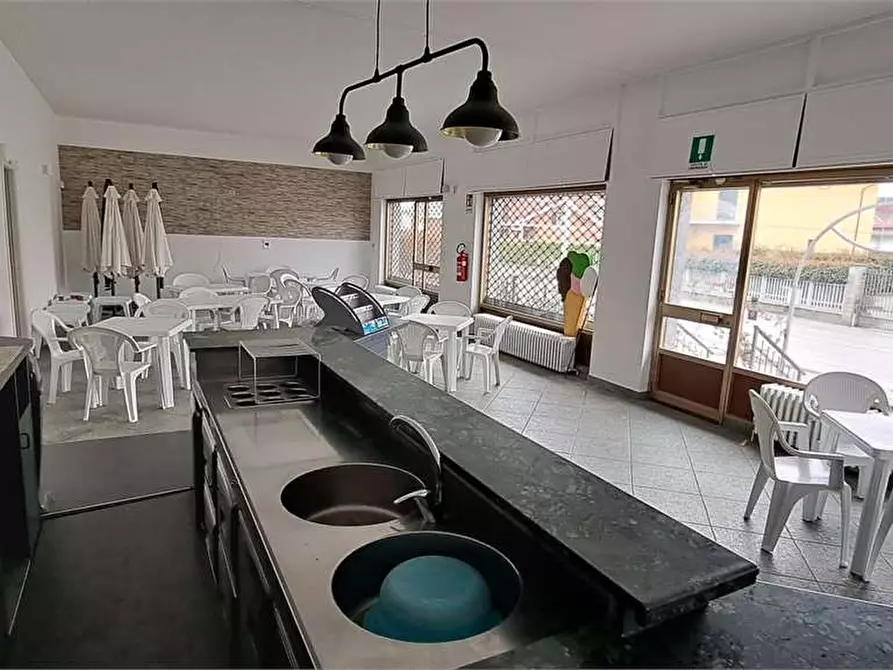 Immagine 21 di Negozio in vendita  in via Umberto I 133 a Piscina