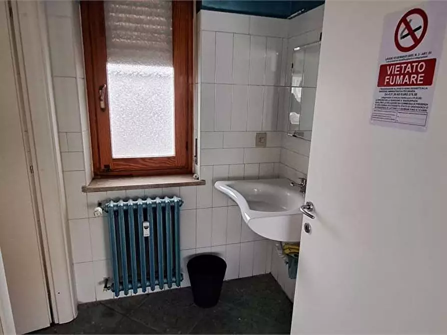 Immagine 26 di Negozio in vendita  in via Umberto I 133 a Piscina