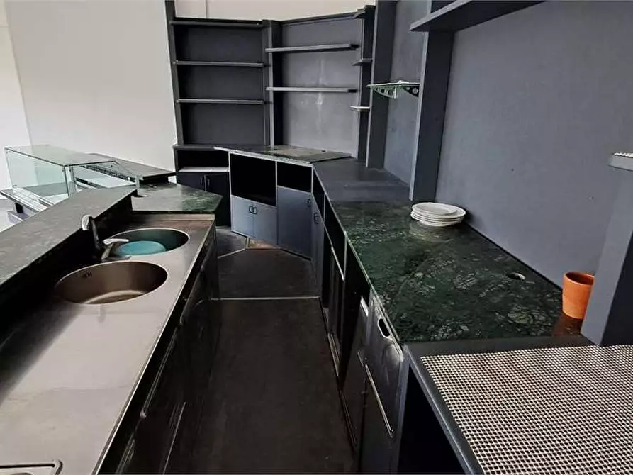 Immagine 18 di Negozio in vendita  in via Umberto I 133 a Piscina