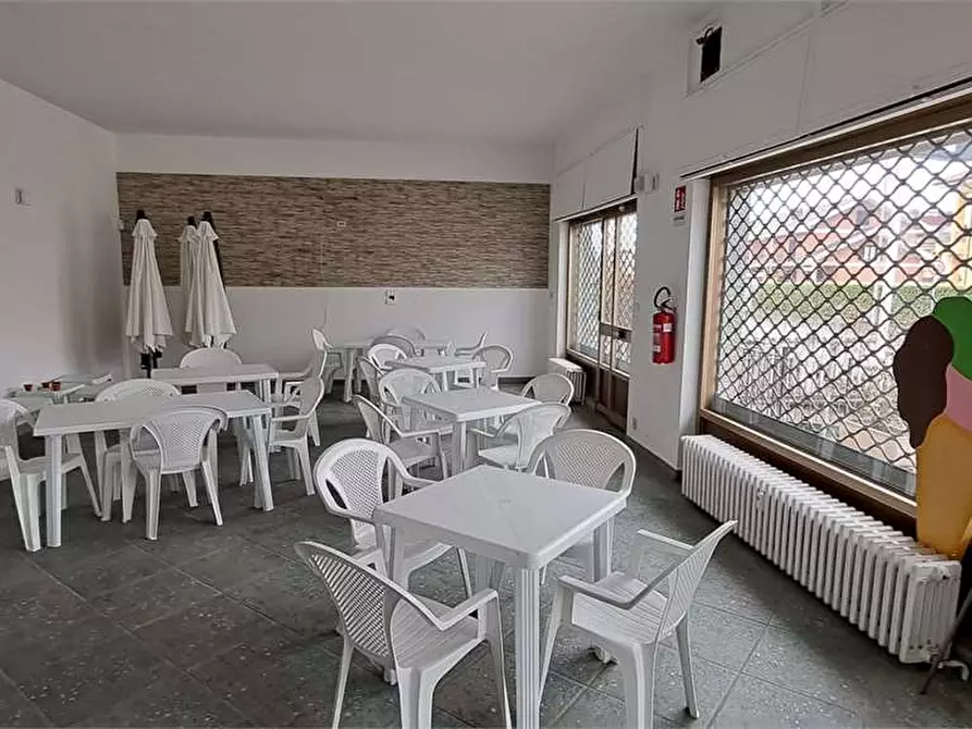 Immagine 15 di Negozio in vendita  in via Umberto I 133 a Piscina