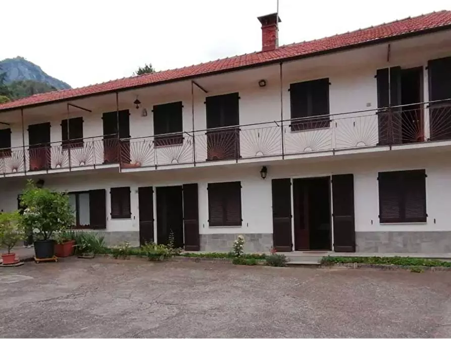 Immagine 1 di Casa bifamiliare in vendita  in via Mondovì 36 a Envie
