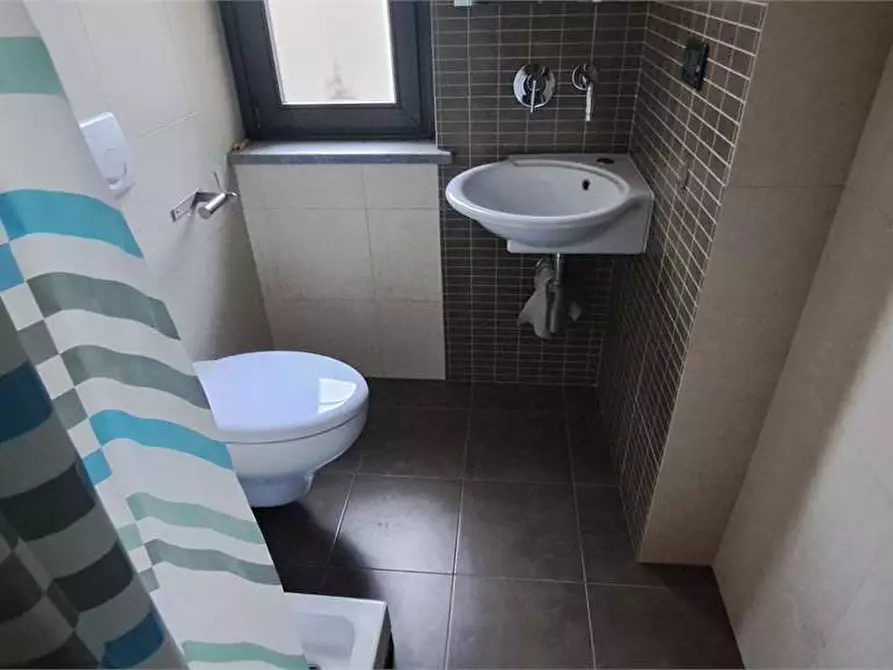 Immagine 21 di Negozio in affitto  in Corso Piave 21 a Pinerolo