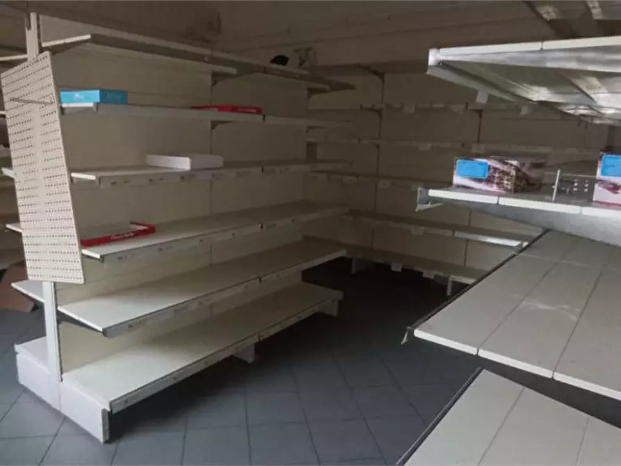 Immagine 24 di Negozio in affitto  in VIA SERGIO DE VITIS a Frossasco
