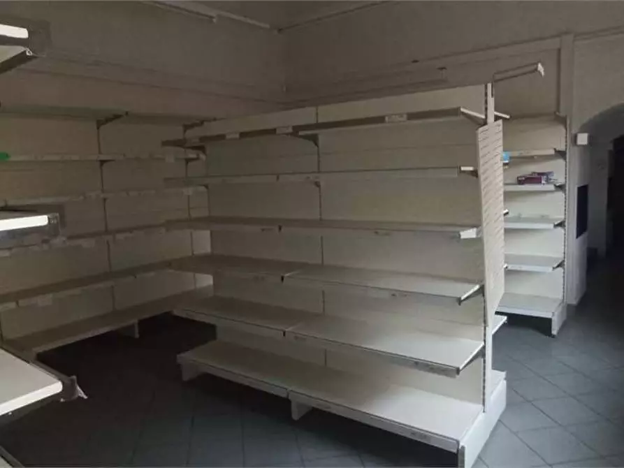 Immagine 25 di Negozio in affitto  in VIA SERGIO DE VITIS a Frossasco