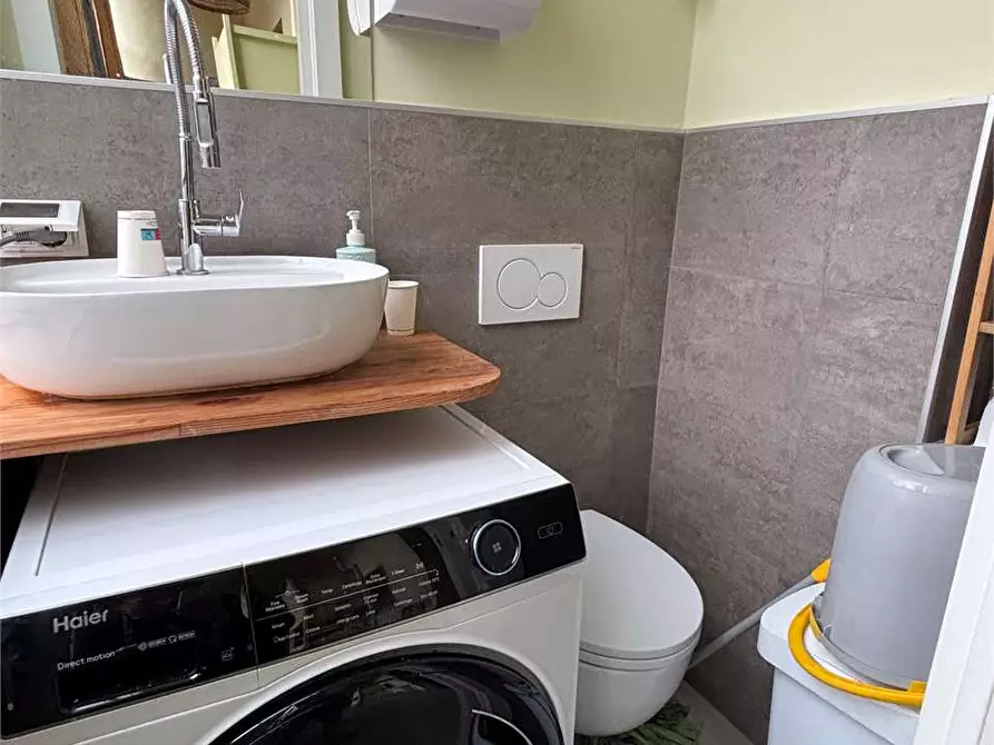 Immagine 13 di Negozio in affitto  in via Montebello 3 a Pinerolo