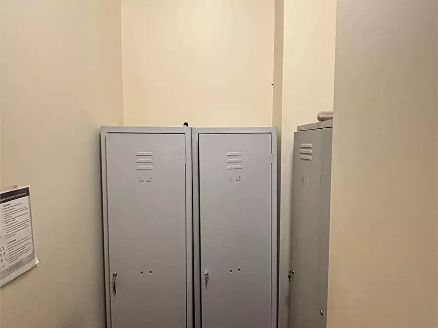 Immagine 14 di Negozio in affitto  in via Montebello 3 a Pinerolo