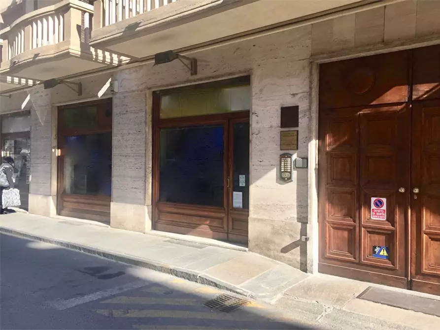 Immagine 17 di Negozio in affitto  in via Montebello 3 a Pinerolo