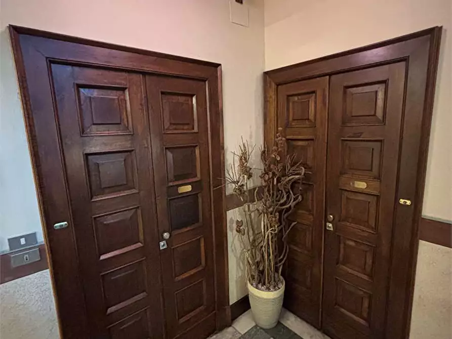 Immagine 18 di Negozio in affitto  in via Montebello 3 a Pinerolo