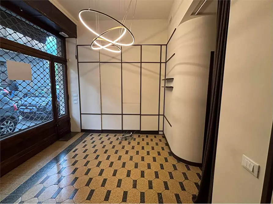 Immagine 2 di Negozio in affitto  in via Montebello 3 a Pinerolo