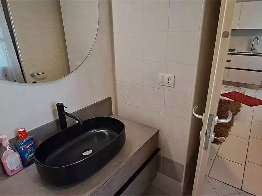 Immagine 16 di Appartamento in vendita  in via Re Umberto 18 a Cavour