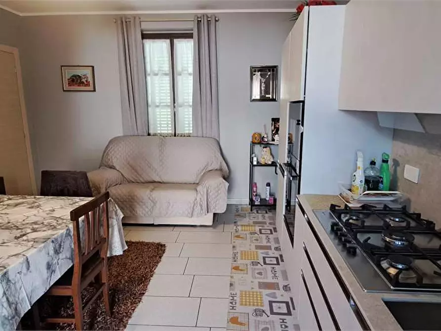 Immagine 7 di Appartamento in vendita  in via Re Umberto 18 a Cavour