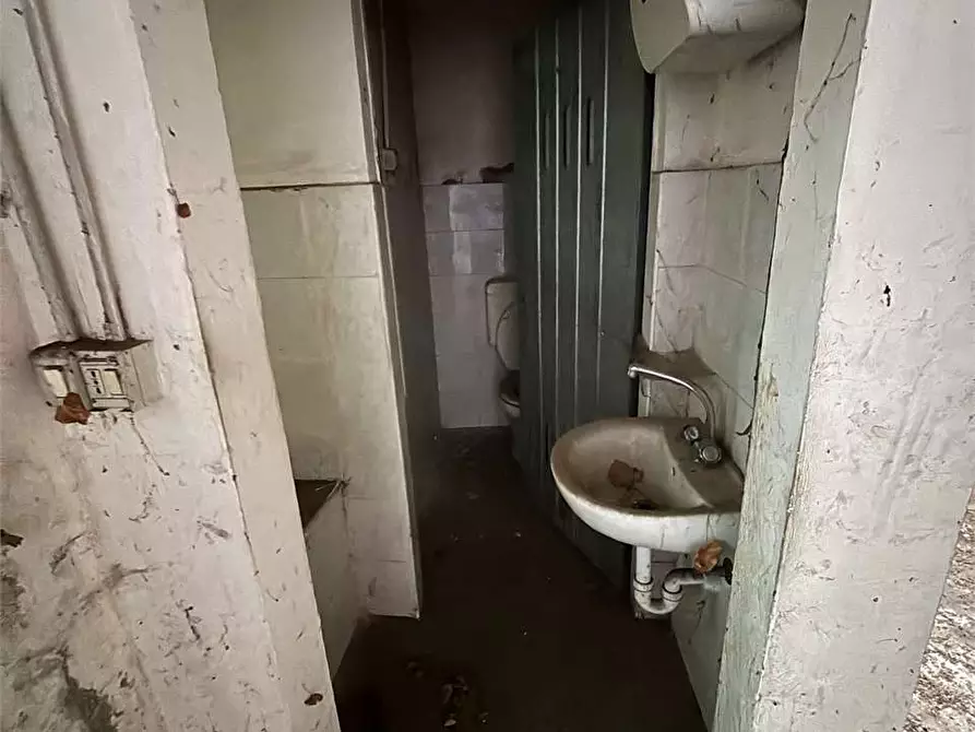 Immagine 14 di Laboratorio in vendita  in via Molino Colombini 19 a Pinerolo