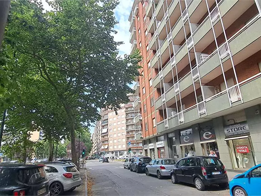 Immagine 1 di Negozio in affitto  in Corso Siracusa  109 a Torino