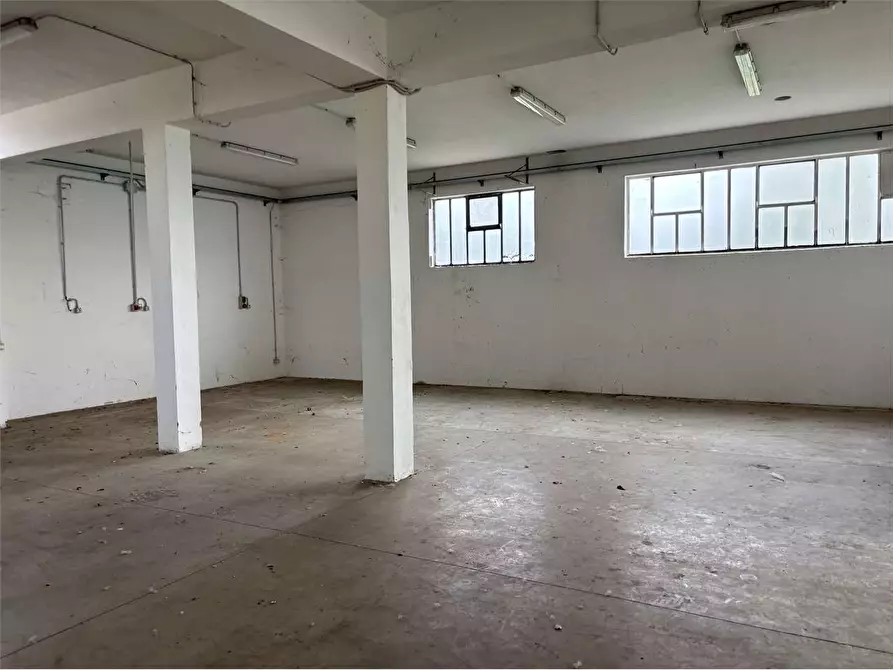 Immagine 11 di Negozio in vendita  in strada Torino 50 a Cumiana