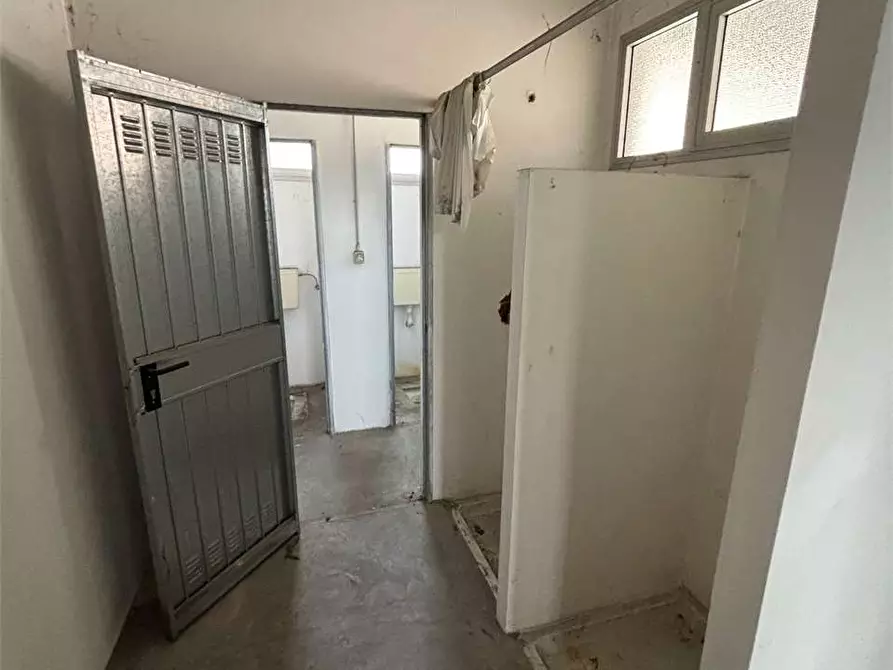 Immagine 17 di Negozio in vendita  in strada Torino 50 a Cumiana