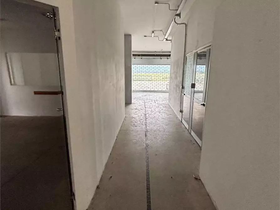 Immagine 9 di Negozio in vendita  in strada Torino 50 a Cumiana