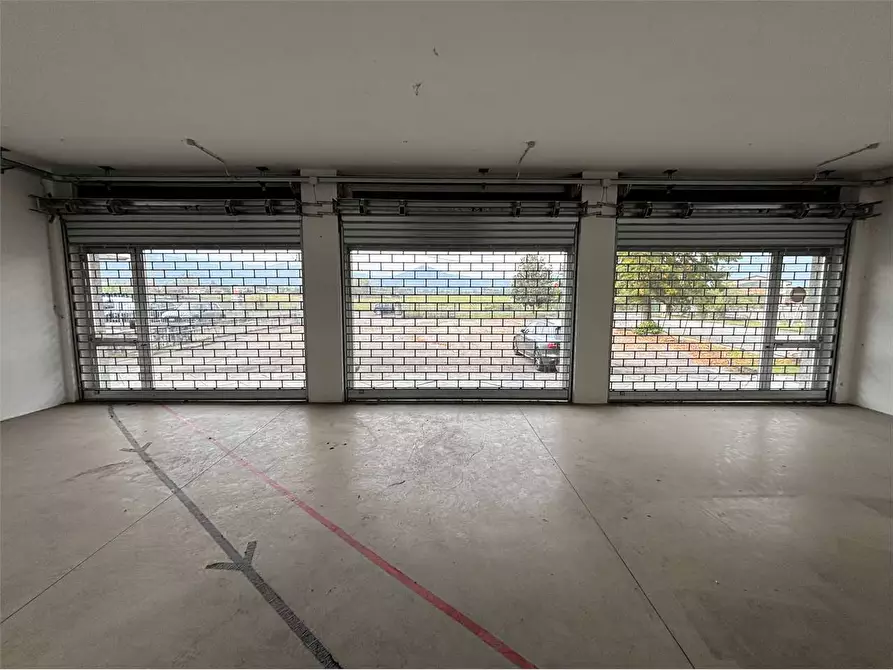 Immagine 15 di Negozio in vendita  in strada Torino 50 a Cumiana