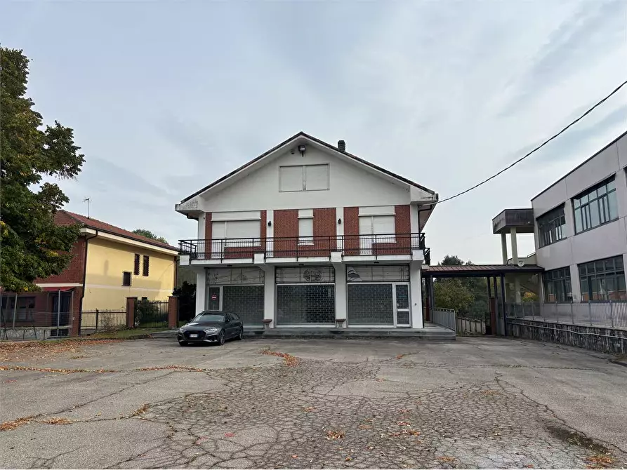 Immagine 2 di Negozio in vendita  in strada Torino 50 a Cumiana