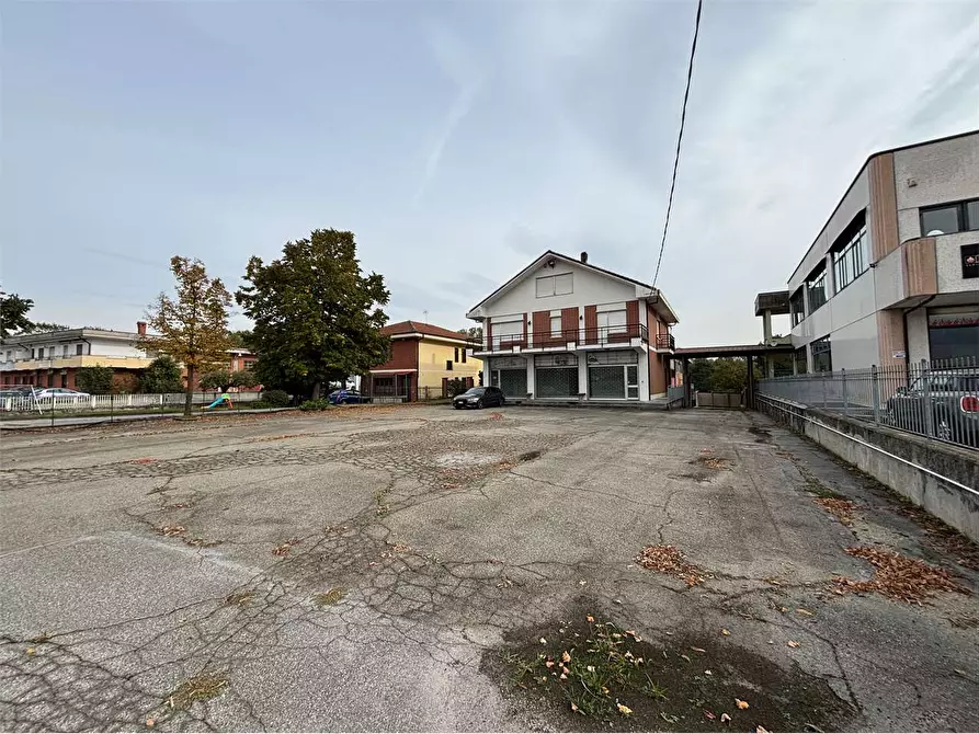 Immagine 3 di Negozio in vendita  in strada Torino 50 a Cumiana