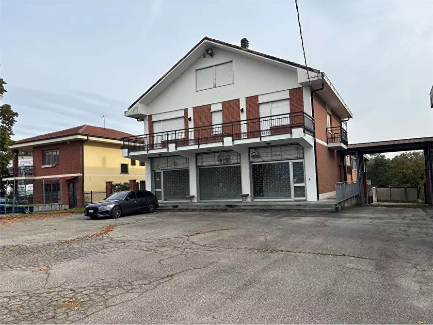 Immagine 1 di Negozio in vendita  in strada Torino 50 a Cumiana