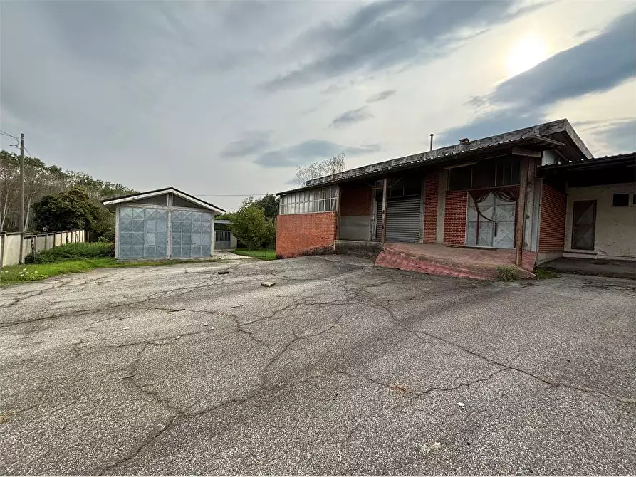 Immagine 46 di Negozio in vendita  in strada Torino 50 a Cumiana