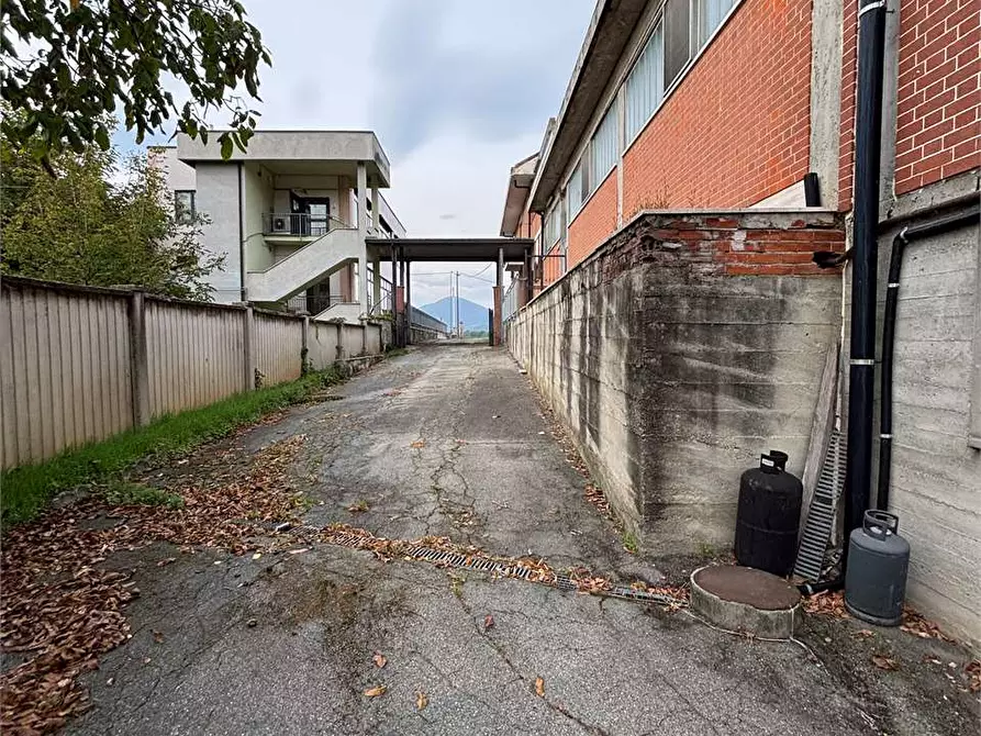 Immagine 51 di Negozio in vendita  in strada Torino 50 a Cumiana