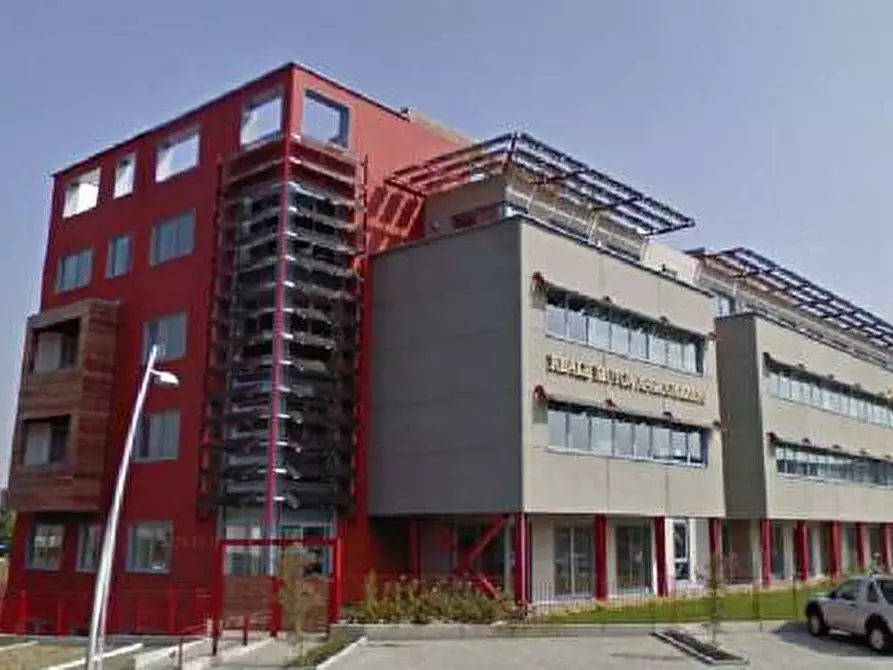 Immagine 1 di Laboratorio in affitto  in Dei Gibuti a Pinerolo