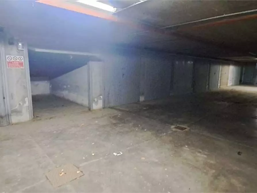 Immagine 9 di Garage in vendita  in Viale Kennedy 8 a Pinerolo