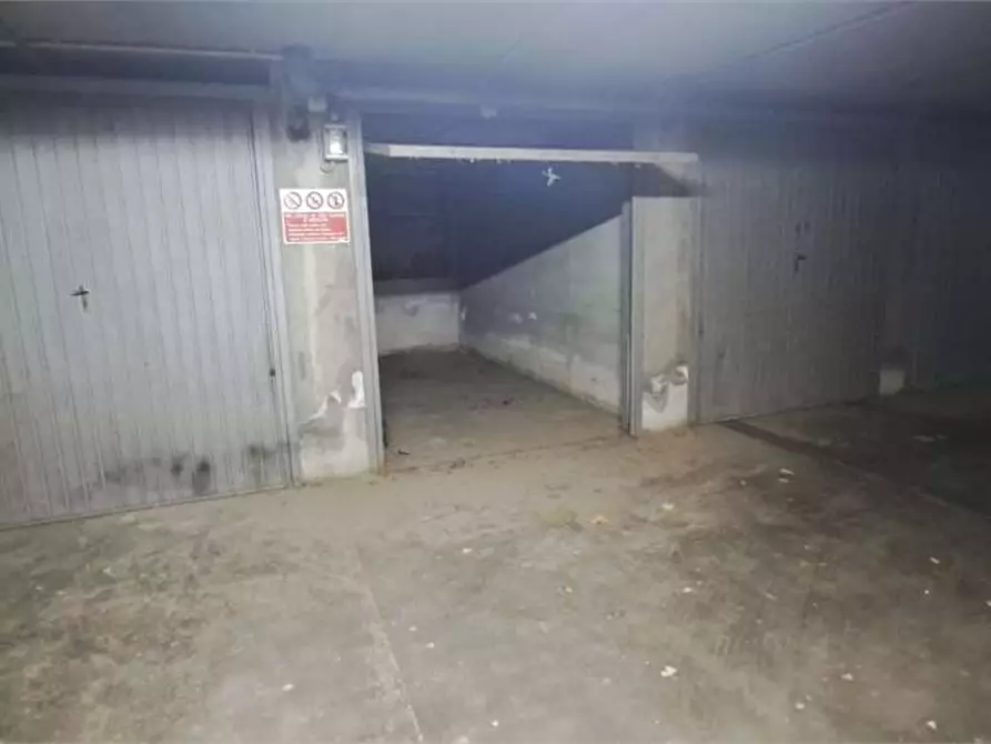 Immagine 10 di Garage in vendita  in Viale Kennedy 8 a Pinerolo