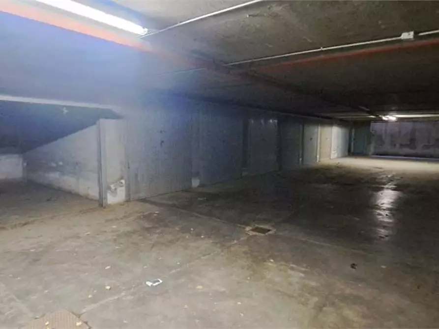 Immagine 12 di Garage in vendita  in Viale Kennedy 8 a Pinerolo