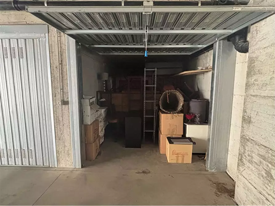 Immagine 5 di Garage in vendita  in via Vigone 61 a Pinerolo