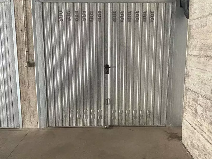 Immagine 4 di Garage in vendita  in via Vigone 61 a Pinerolo