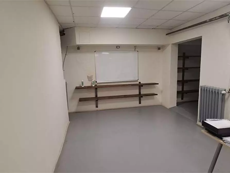 Immagine 4 di Laboratorio in vendita  in corso Moncalieri 464 a Torino