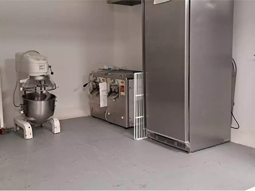 Immagine 11 di Laboratorio in vendita  in corso Moncalieri 464 a Torino