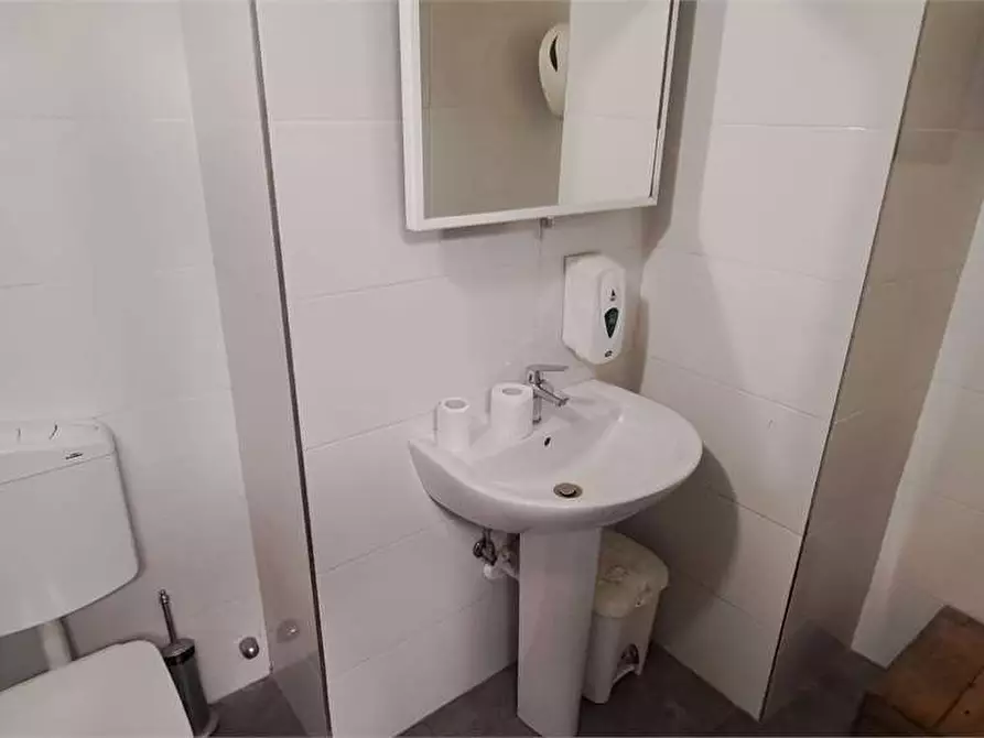 Immagine 15 di Laboratorio in vendita  in corso Moncalieri 464 a Torino