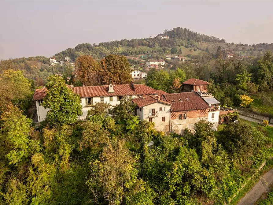 Immagine 2 di Villa in vendita  in strada Bardassano 61 a Castiglione Torinese
