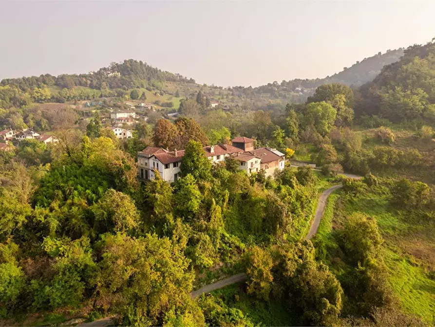Immagine 1 di Villa in vendita  in strada Bardassano 61 a Castiglione Torinese