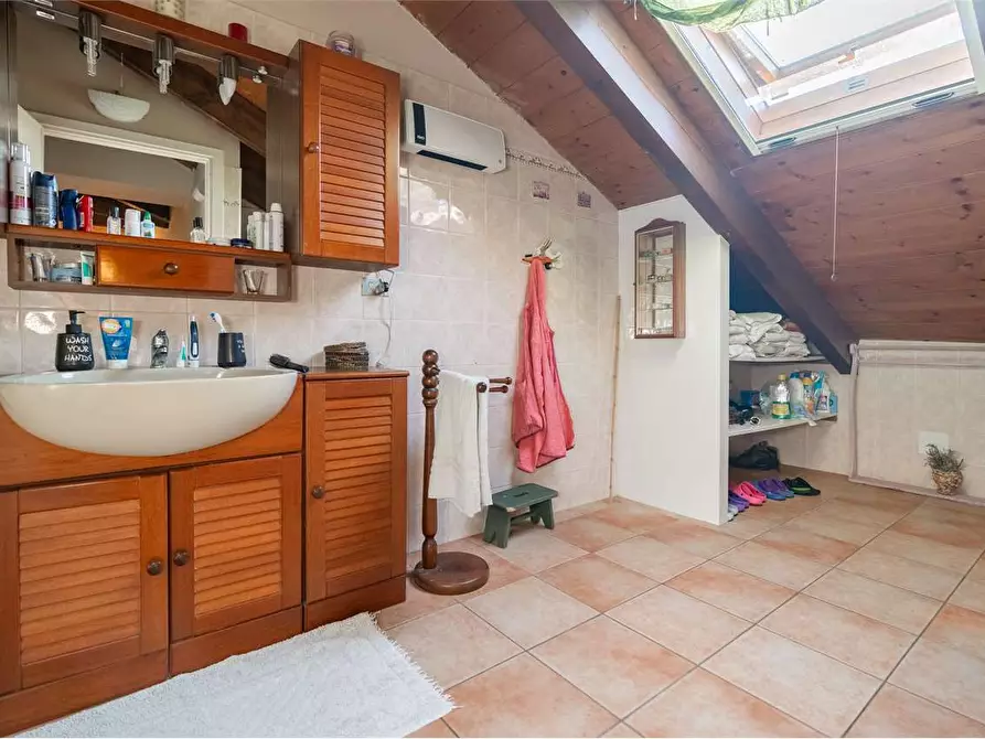 Immagine 30 di Villa in vendita  in strada Bardassano 61 a Castiglione Torinese