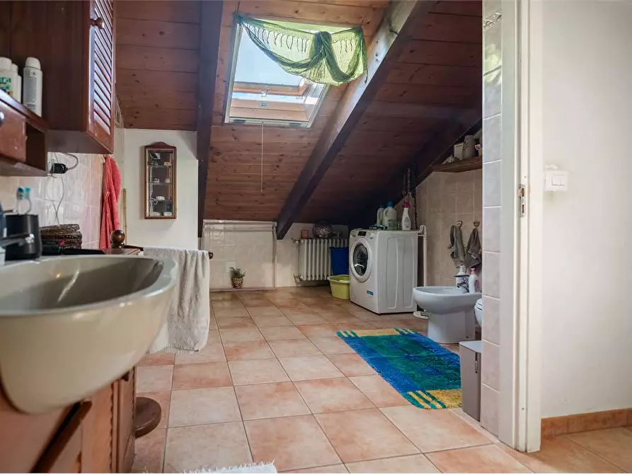 Immagine 34 di Villa in vendita  in strada Bardassano 61 a Castiglione Torinese