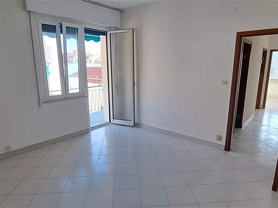 Immagine 11 di Appartamento in vendita  in via Rossini 2 a Loano