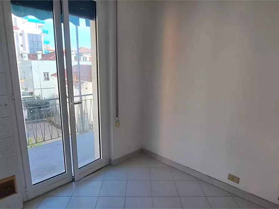 Immagine 13 di Appartamento in vendita  in via Rossini 2 a Loano