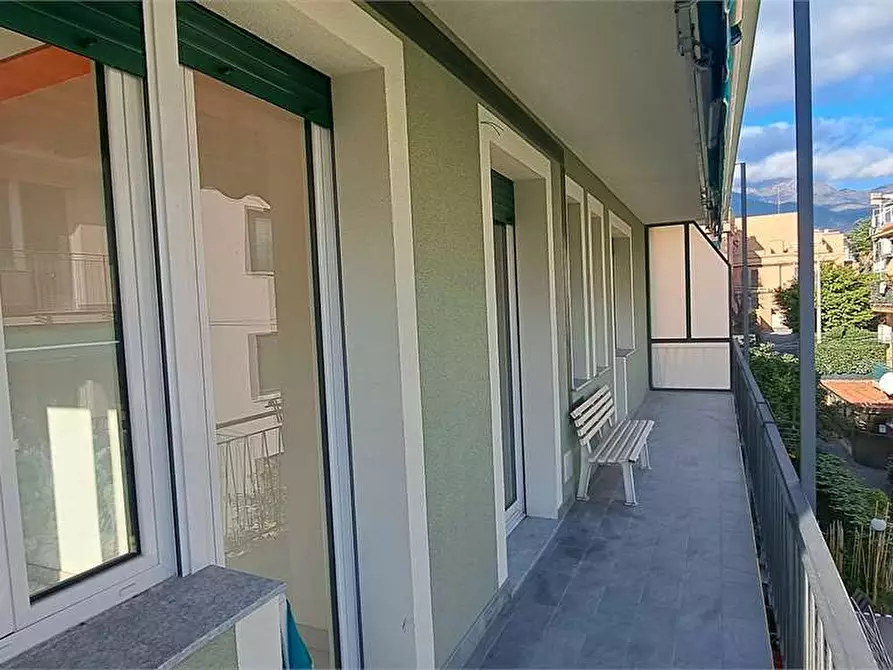 Immagine 17 di Appartamento in vendita  in via Rossini 2 a Loano