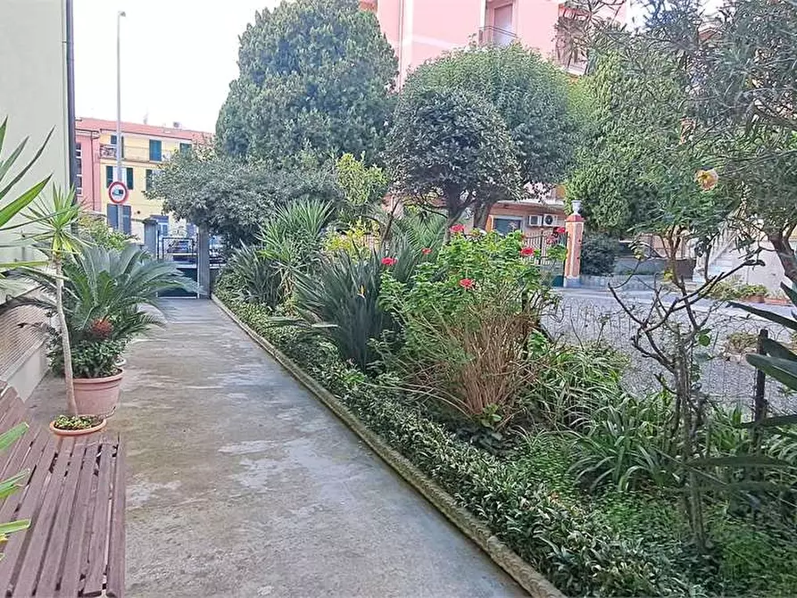 Immagine 6 di Appartamento in vendita  in via Rossini 2 a Loano