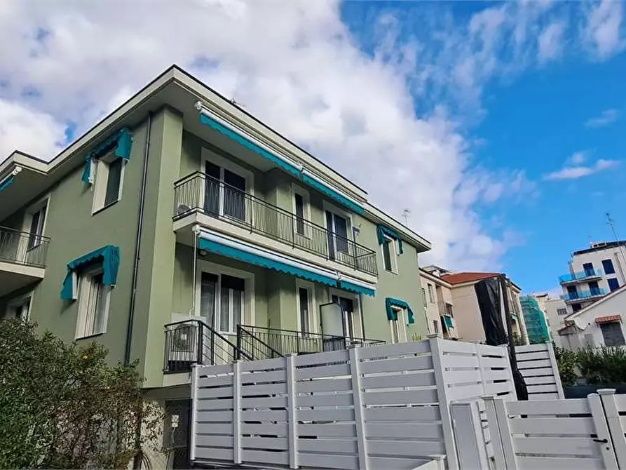 Immagine 2 di Appartamento in vendita  in via Rossini 2 a Loano