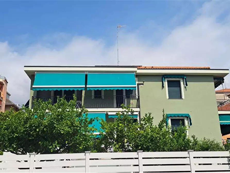 Immagine 4 di Appartamento in vendita  in via Rossini 2 a Loano