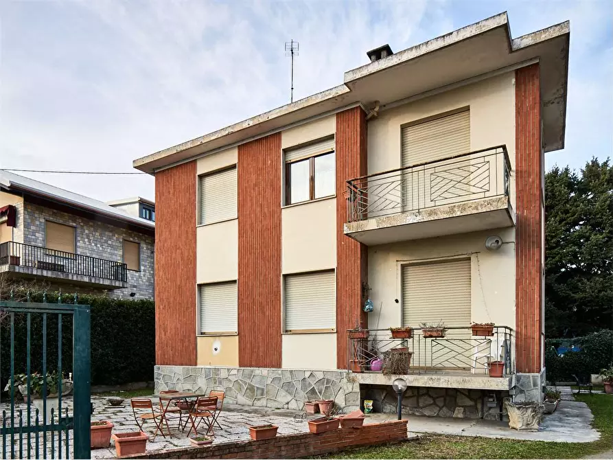 Immagine 2 di Villa in vendita  in via Monviso 20 a Pinerolo